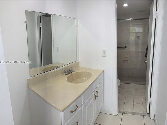 5th image of 16740 NE 9th Ave APT 206