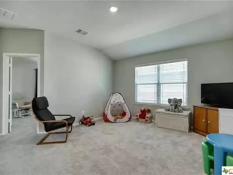 220 Danablu Dr — Photo 7