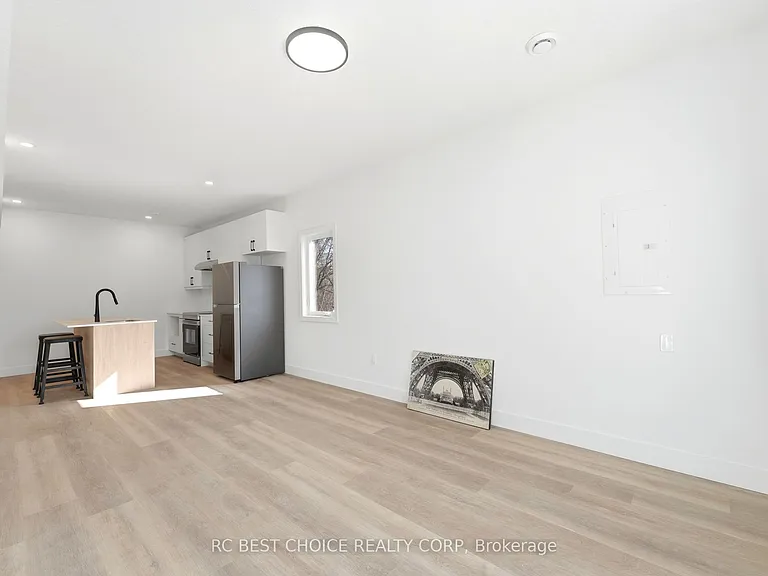 108 Briscoe St E — Photo 7