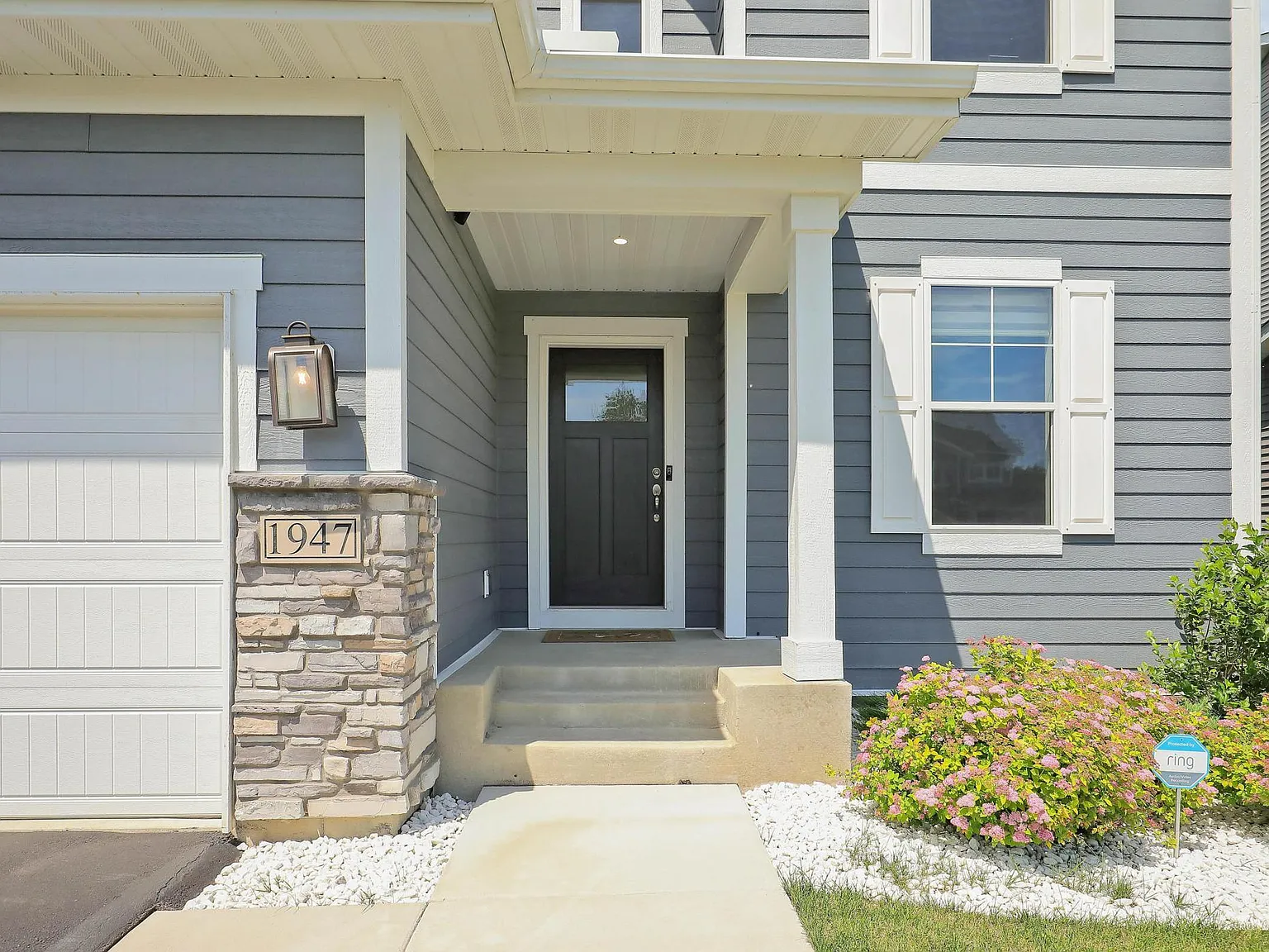 3 bed, 2.5 bath, 2464 sqft, $3,500 — Photo 2