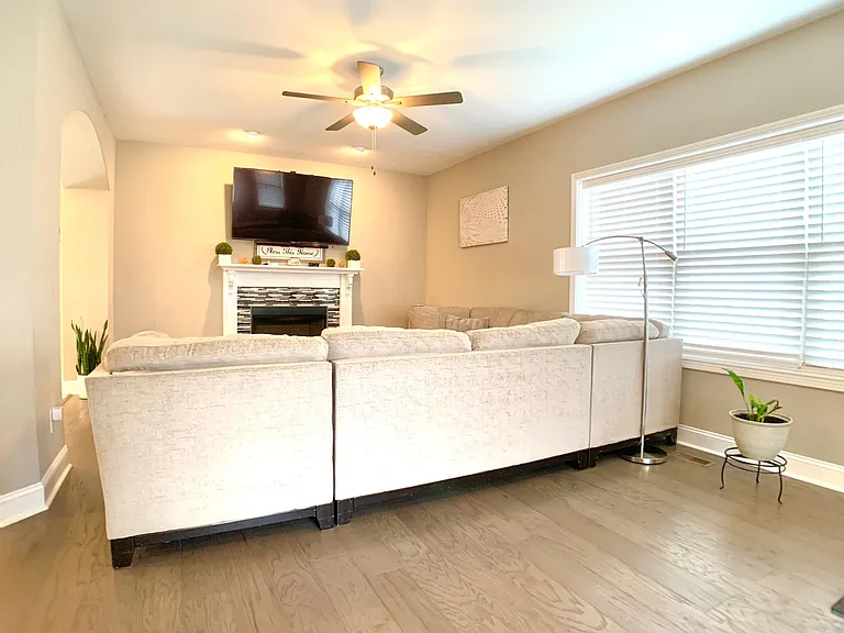 1376 Apple Blossom Rd — Photo 5