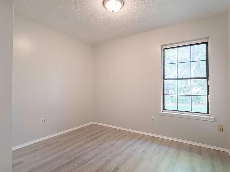 212 Bobbie Ct — Photo 15