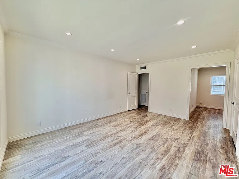 124 N Pass Ave #1 — Photo 3