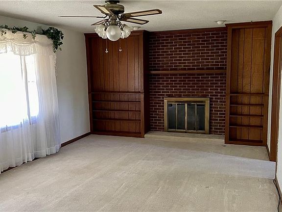 2nd image of 1600 Blueberry Dr
