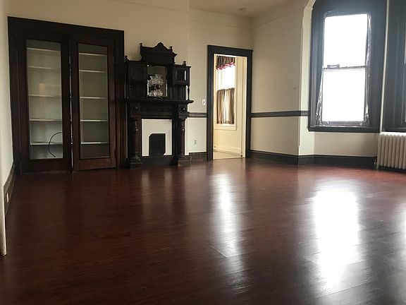 Large Living Room between Kitchen and Bedrooms