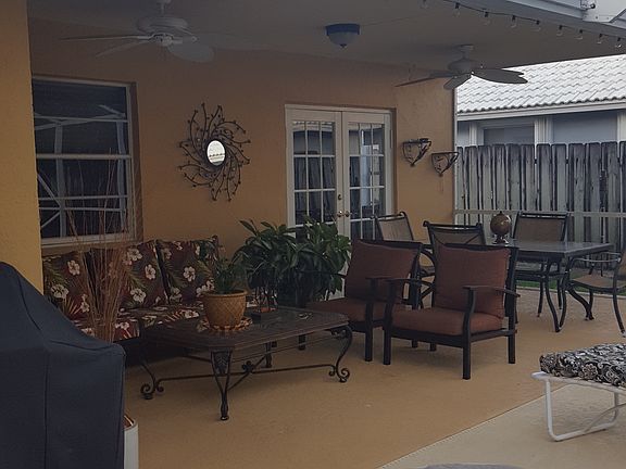 Screened Porch / Patio