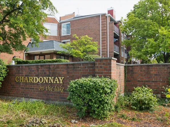 805 Leicester Rd APT 118, Elk Grove Village, IL 60007