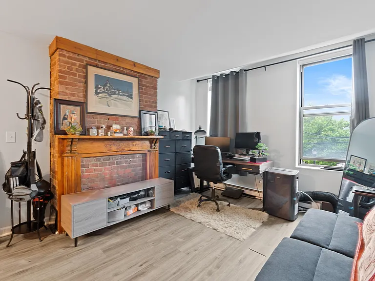 130 Adams St #2 — Photo 2