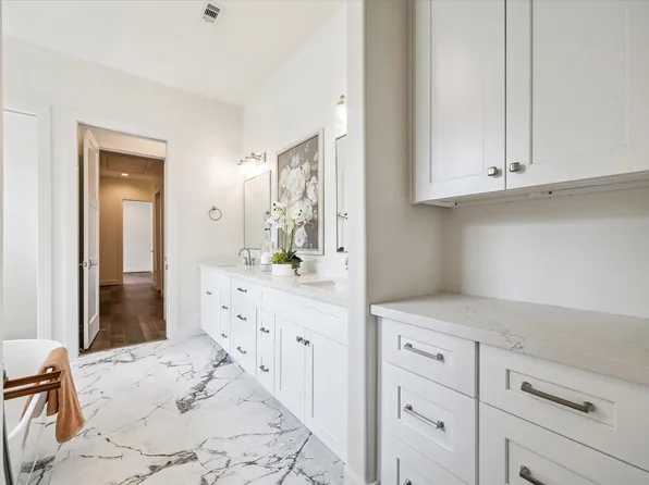 3827 Arlington St, Houston, TX 77018