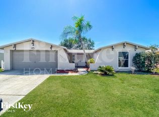 9825 Sandstone Ln, Port Richey, FL 34668