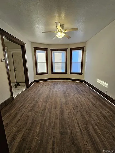 295 Marston St Photo 1