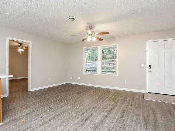 5th image of 134 Highland Cir