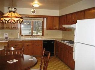 2470 Stockbridge Rd, Akron, OH 44313