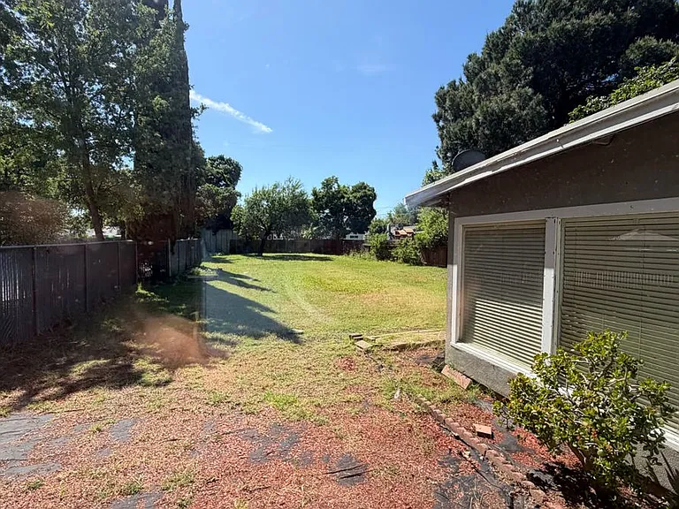 2036 Country Club Blvd — Photo 12