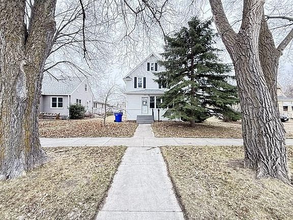 3rd image of 712 3rd Ave
