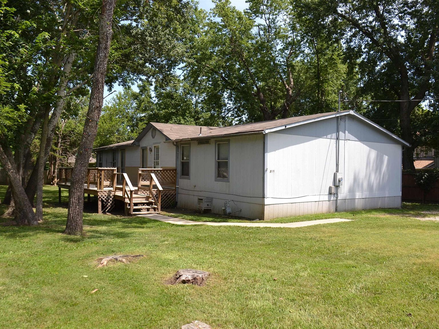 811 Monroe St, Lyndon, KS 66451 Zillow