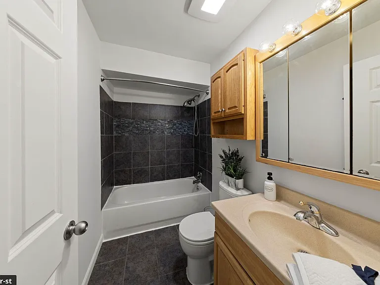 2828 Eleanor St — Photo 10