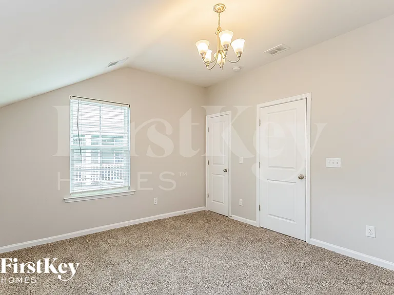 447 Stonefield Cir — Photo 4