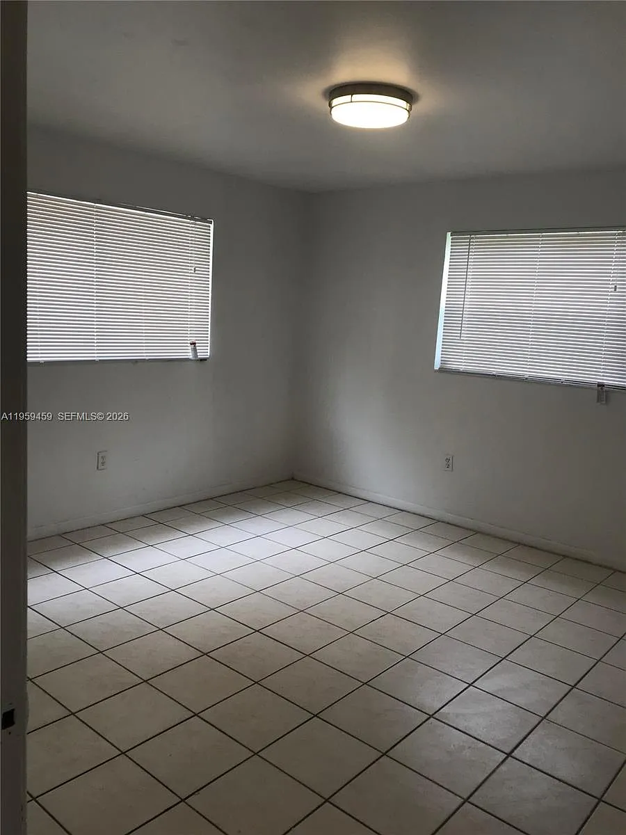 Building Photo - 1017 SW 8th St #1-4
