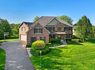 28302 Gray Barn Ln, Lake Barrington, IL 60010