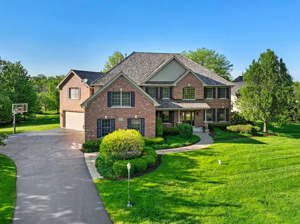 28302 Gray Barn Ln, Lake Barrington, IL 60010