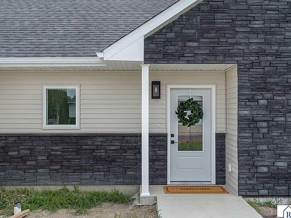 2nd image of 148 Hidden Oaks Cir