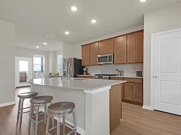 5th image of 124 Barret Dr