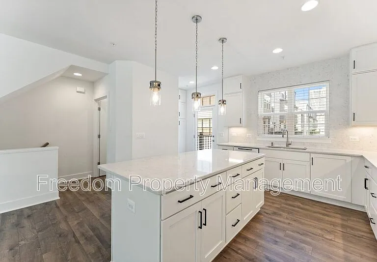1876 Michael Faraday Dr — Photo 26