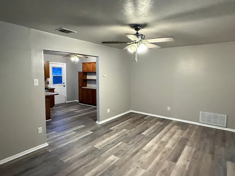 1518 Maple St — Photo 6