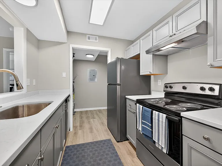 The Grove Apartments — Photo 8