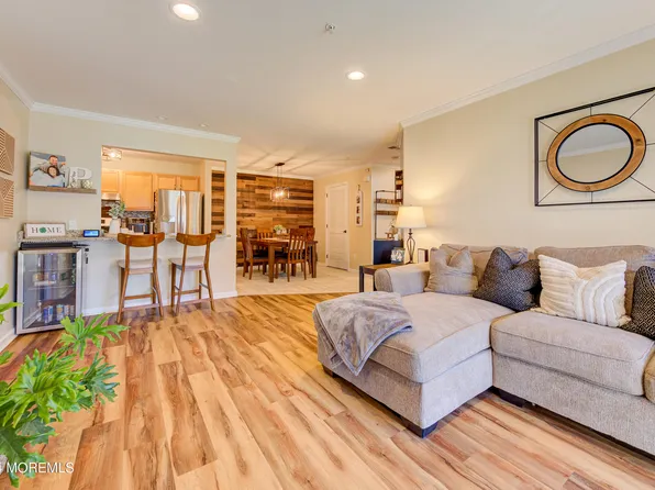 1027 Wedgewood Circle, Belford, NJ 07718
