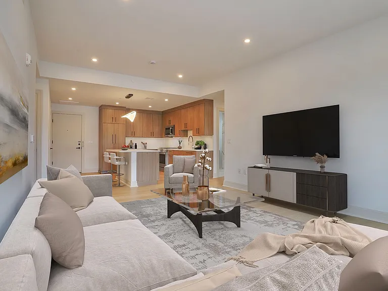931 Madison St #309 — Photo 5