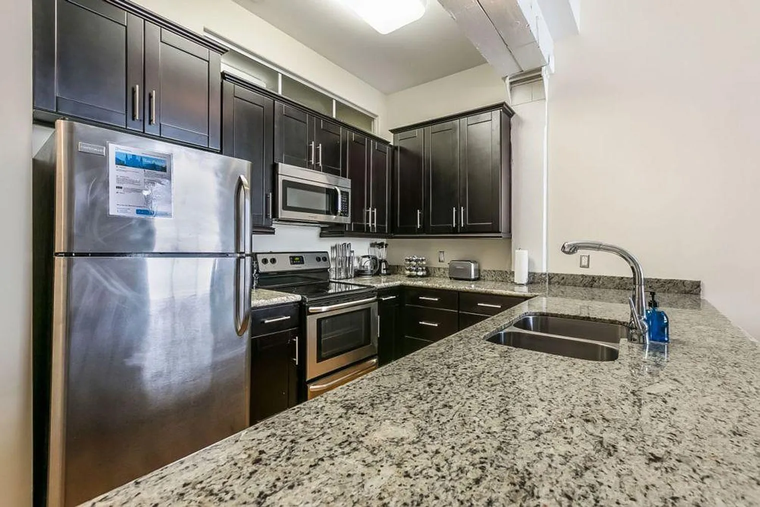 1 bed, 1.0 bath, 645 sqft, $4,509 — Photo 2