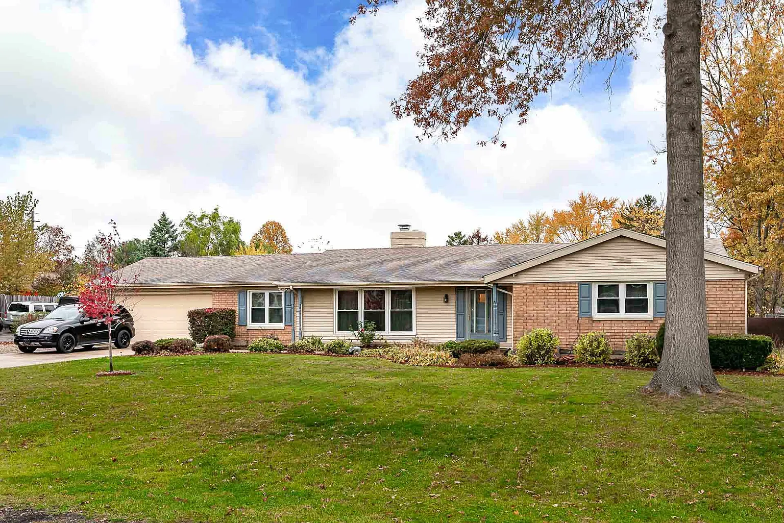 1325 Roelke Dr photo 1