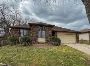 2596 W Buena Vista St, Springfield, MO 65810