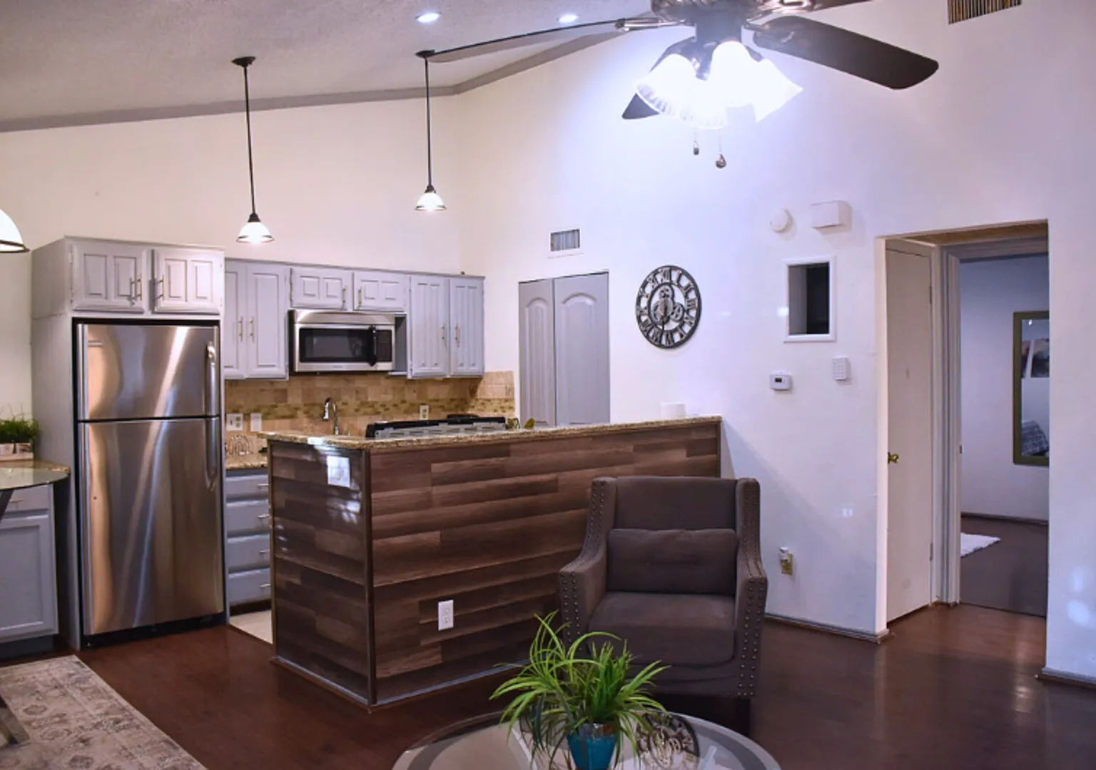 I10 World Cup Stay - 18 min to AT&T - Sleeps 2 - Public Transit — Photo 4