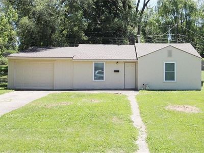 5009 August Ln, Kansas City, KS, 66106