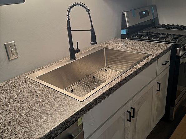 125 Twin Oaks Dr APT 305
