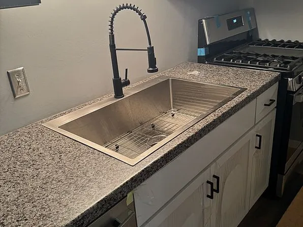 125 Twin Oaks Dr APT 305, Joliet, IL 60431