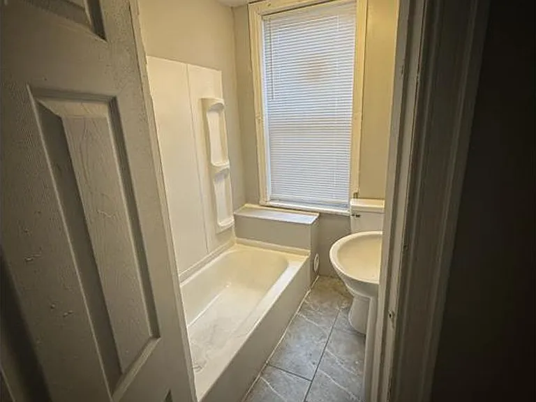 1226 W Firth St — Photo 2