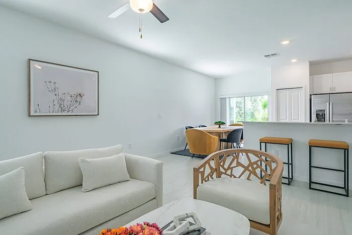 3 bed, 2.5 bath, 1634 sqft, $2,201 — Photo 3