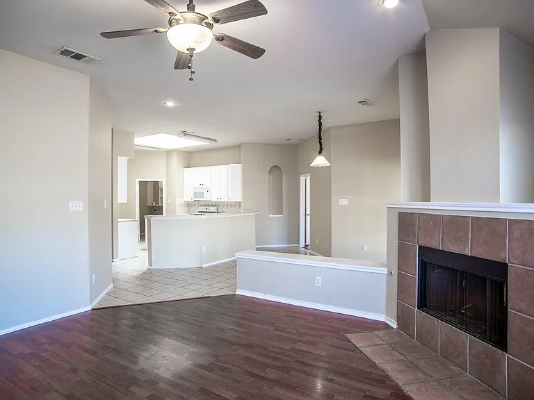 6823 Woodcrest Ln — Photo 10