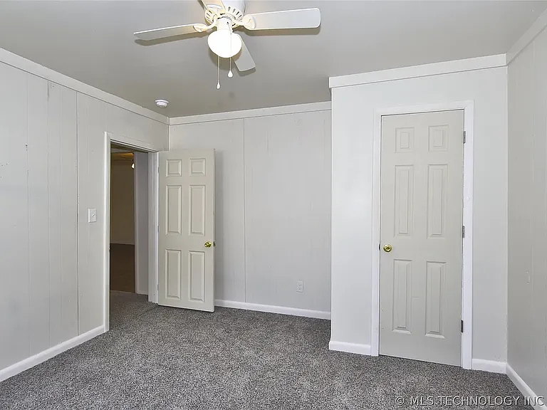 535 E Oak St — Photo 27
