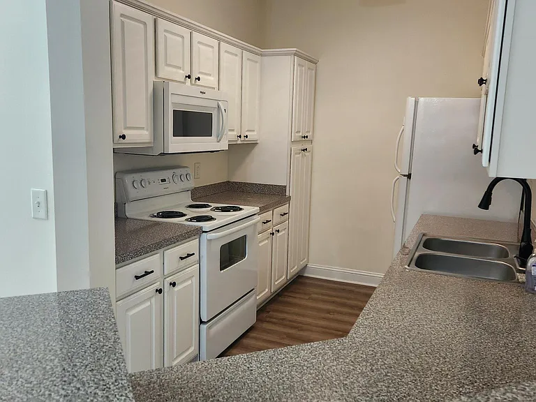 766 Algonquin Dr #F — Photo 5