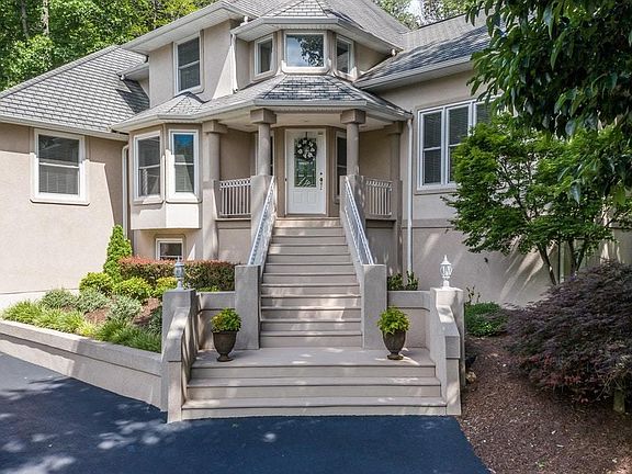 4th image of 6695 Christopher Dr