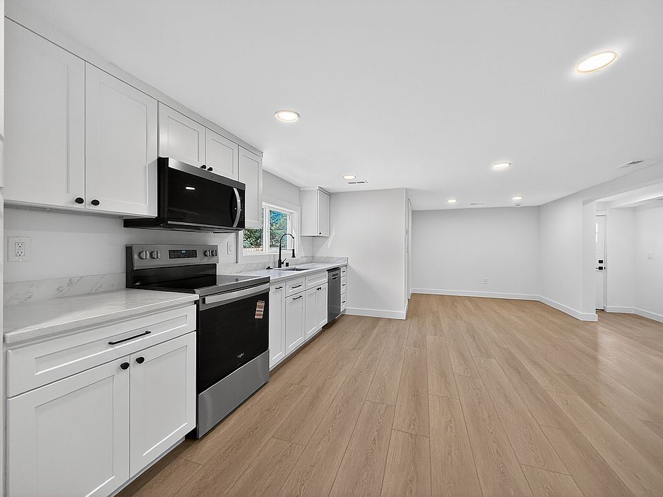 1st image of 13337 30th Ave NE #B