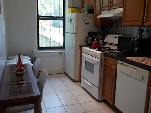 787 Washington Avenue image 1 of 11