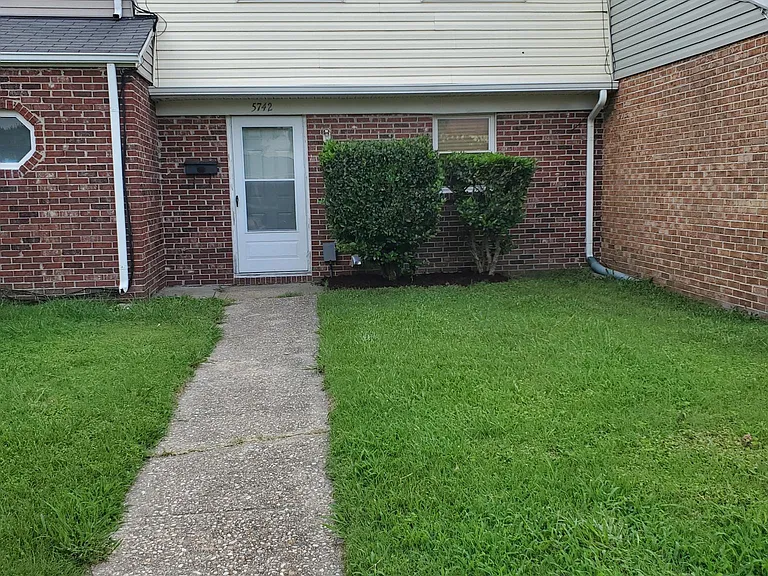 5742 E Hastings Arch — Photo 1