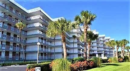 1st image of 935 E Causeway Blvd