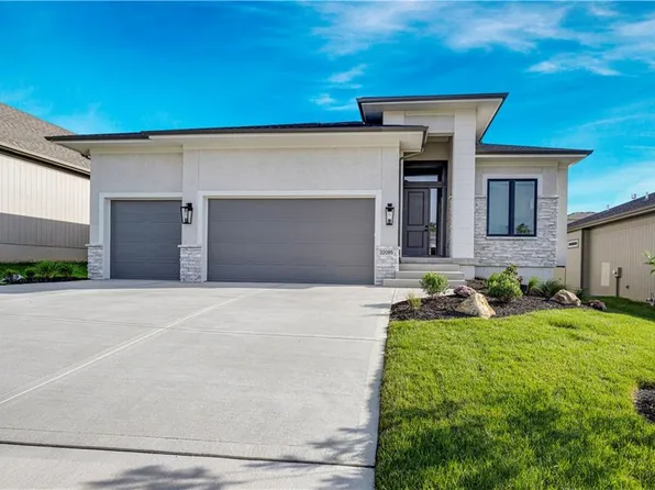 22085 W 93rd Ter, Lenexa, KS 66220